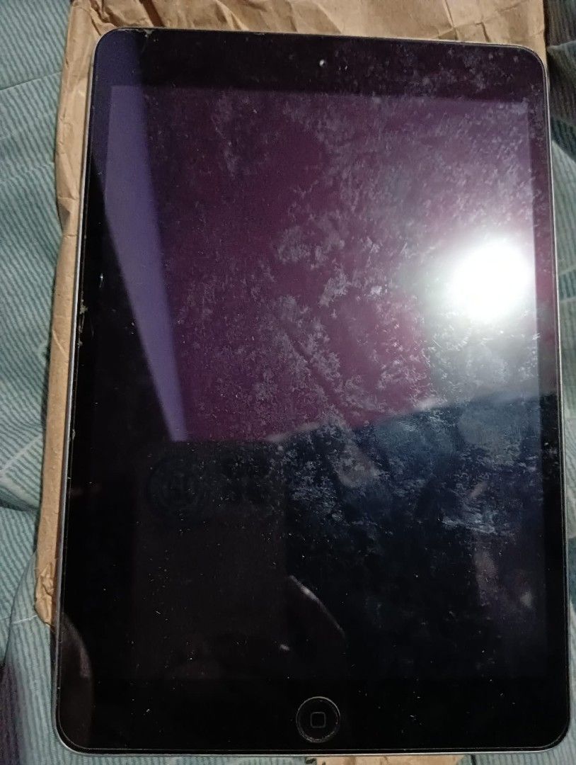 Ipad mini 2 (Category: iPad) located in Manila. Submitted by hellow2024 (Listing ID 1422174280, Image 2). Description: for sale defective ipad mini 2 need to replace LCD and password kau n lng pp mgpagawa mit up tondo don benitos I'm moriones .