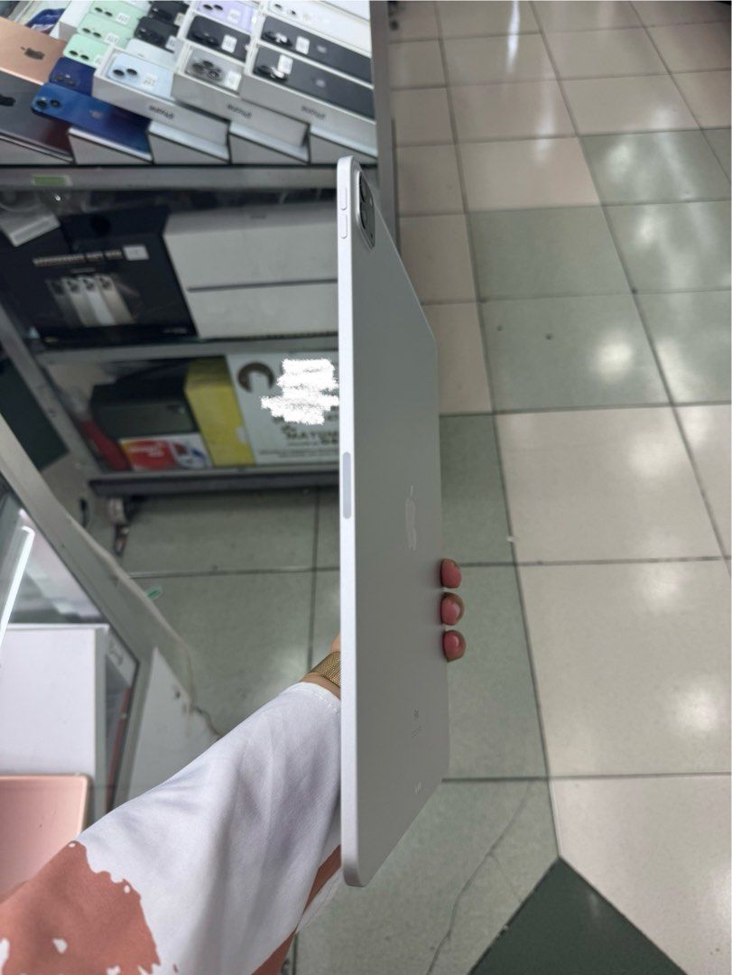 Ipad Pro 1TB 12.9 wifi No issue Makinis (Category: iPad) located in San Juan City. Submitted by javedsgadgetshop (Listing ID 1422099174, Image 3). Description: INSTALLMENT OPTIONS : SPAY LATER / GGIVES / CREDIT CARD! WE BUY AND SELL SO PWEDE MAGBINTA OR SWAP ! Quick Specs : 💵 Ipad Pro 12.9 2ndgen 2020 •1TB •NTC Variant •Good batt health •Wifi only •95% Smoothness •No hidden issue | No Repaired •100% Authentic | Not Refurbished •w/ OEM Charger & 