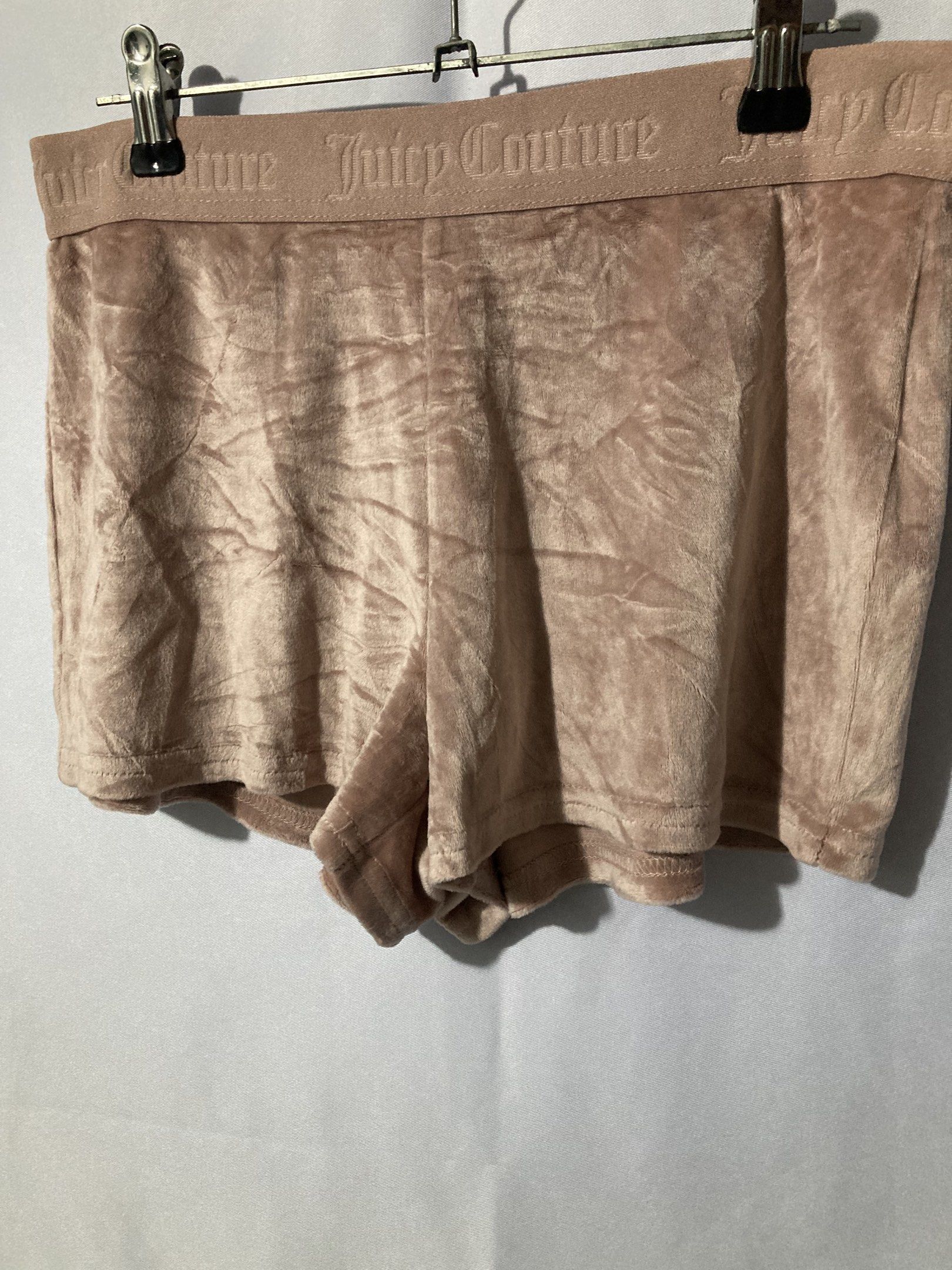 Juicy Couture Sleepwear (Category: Undergarments & Loungewear) located in Naga. Submitted by wwy3ips (Listing ID 1417750207, Image 2). Description: Juicy Coutore Sleepwear Small on tag 28 Waist Up to 34 Max Stretch 11 Length Excellent Condition No Issue.