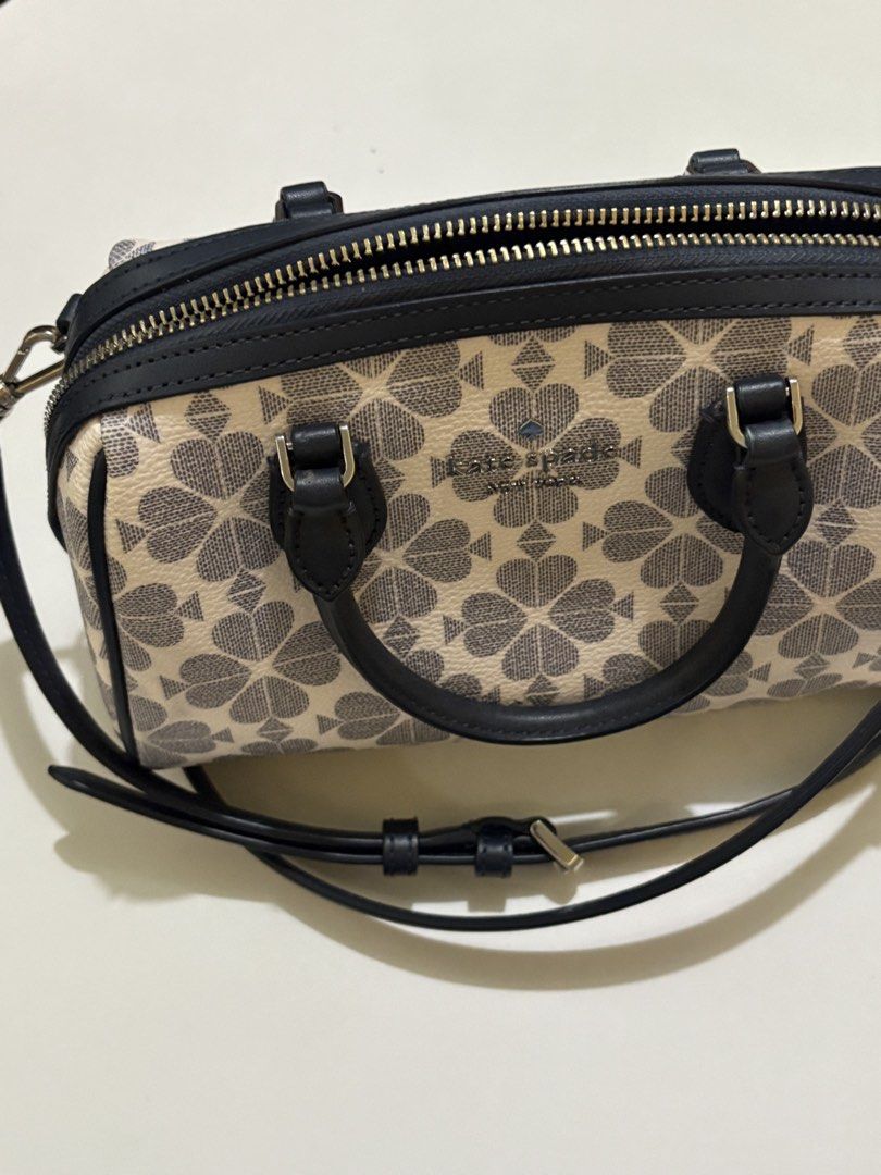 Kate Spade Dolly Duffle Crossbody Bag (Category: Luxury Bags & Wallets) located in Manila. Submitted by shopaes (Listing ID 1422146029, Image 3). Description: Authentic Orig Price 11k .
