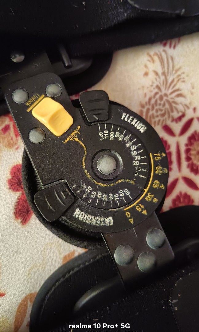 Knee braces supporter (Category: Braces, Support & Protection) located in Manila. Submitted by missyoujohnie16292009.gokgok (Listing ID 1422193354, Image 2). Description: used but not abused 2 months used only nabili ko Ng 15k. nasa picture na Ang issue bawal sa maarte..