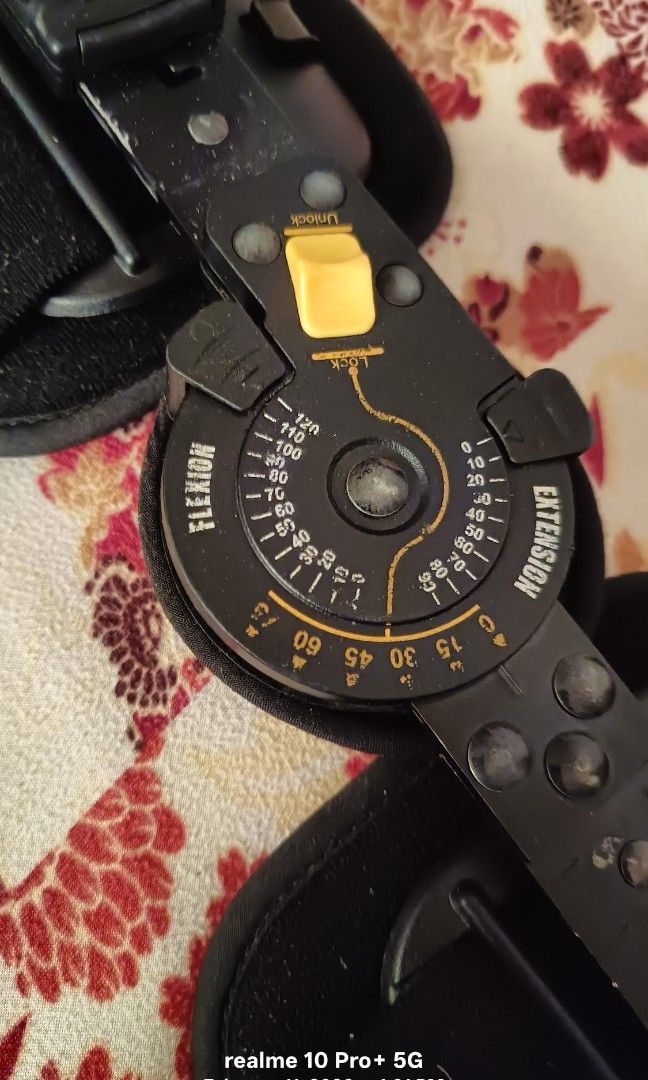 Knee braces supporter (Category: Braces, Support & Protection) located in Manila. Submitted by missyoujohnie16292009.gokgok (Listing ID 1422193354, Image 3). Description: used but not abused 2 months used only nabili ko Ng 15k. nasa picture na Ang issue bawal sa maarte..
