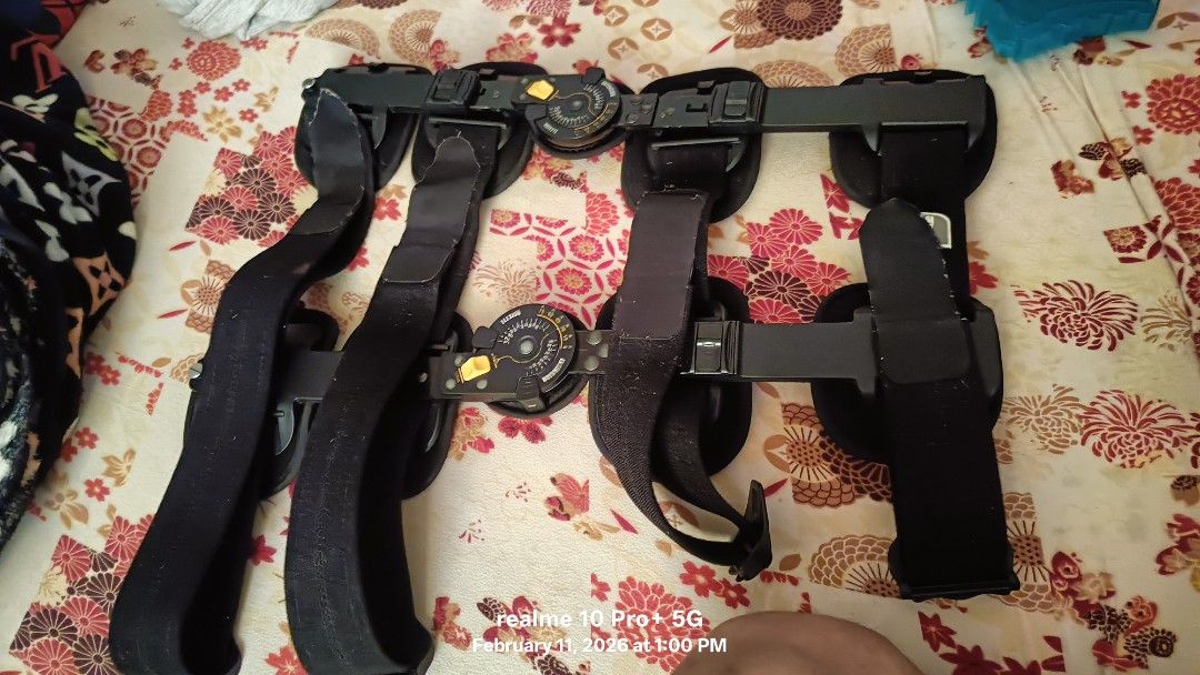 Knee braces supporter (Category: Braces, Support & Protection) located in Manila. Submitted by missyoujohnie16292009.gokgok (Listing ID 1422193354, Image 1). Description: used but not abused 2 months used only nabili ko Ng 15k. nasa picture na Ang issue bawal sa maarte..
