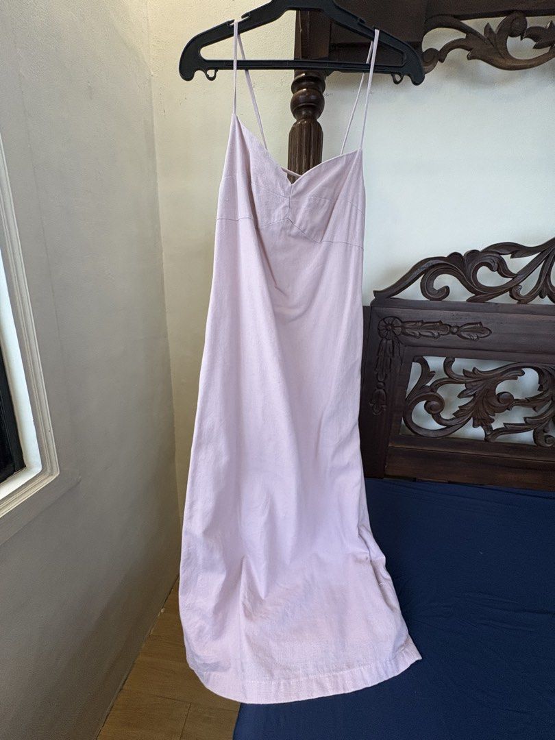 Laya Lavender Midi Dress (M) (Category: Dresses) located in Makati City. Submitted by harekrisha (Listing ID 1422149849, Image 3). Description: Gently used Laya midi dress in lavender, worn less than five times and still in very good condition. It features adjustable spaghetti straps, a sweetheart neckline, and a unique tie-back with scoop back detail. Fully lined with a zipper back closure and pockets for added convenience. Suitable for both cas