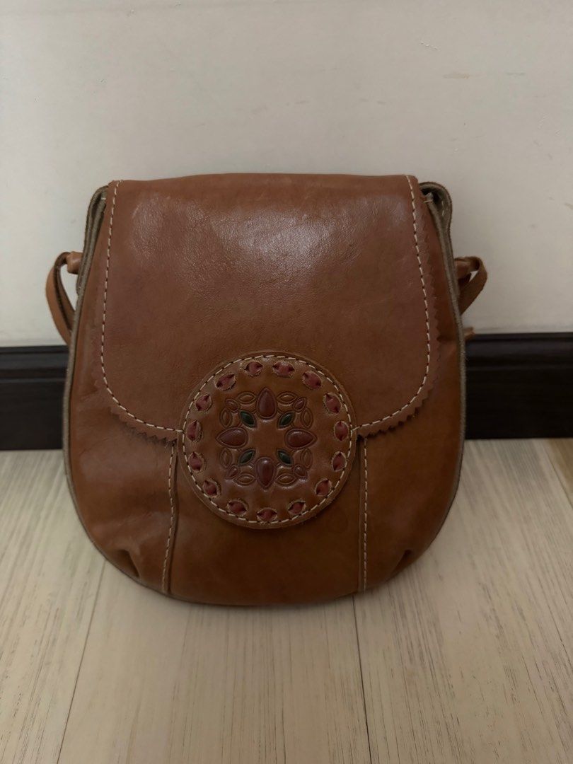 Leather - lucky brand bag (Category: Cross-body Bags) located in Quezon City. Submitted by JCshops (Listing ID 1422191114, Image 1). Description: Genuine leather.