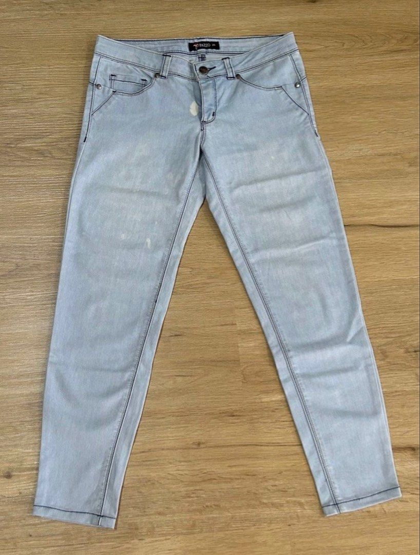 Light Wash Low-Waist Jeans (Category: Jeans) located in Binan City. Submitted by supanovaaa (Listing ID 1422134231, Image 1). Description: - Light wash jeans, Slim fit, Mid-waist - Size 26, Length: 31" - 2 front + 2 back pockets - Button closure with PAZZO logo - Visible stitching details.