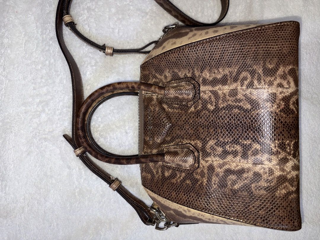 Lizard Skin Handbag with Top Handle (Category: Luxury Bags & Wallets) located in Tagaytay City. Submitted by kyle870 (Listing ID 1422152516, Image 2). Description: - Lizard Skin - Top handle and detachable shoulder strap - Brown and beige color scheme - Main compartment and smaller pocket - Structured shape - Genuine leather construction can do meetup around Cavite/Manila.