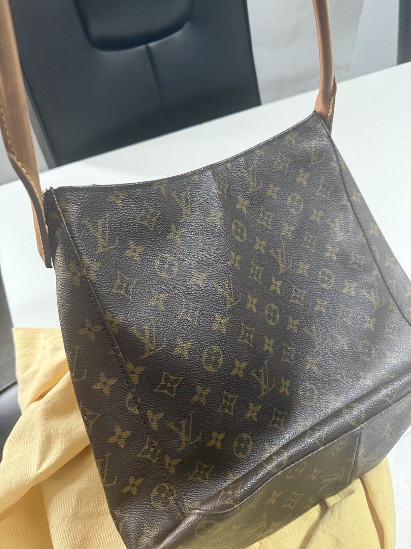 LV monogram looping bag (Category: Luxury Bags & Wallets) located in Quezon City. Submitted by einalemmalts (Listing ID 1422108317, Image 1). Description: Preloved LV monogram looping bag.