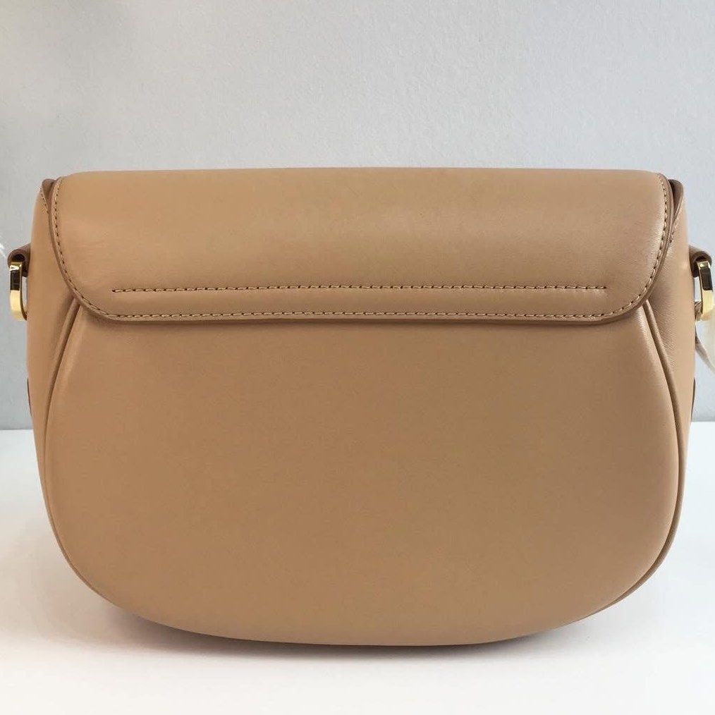 Marc Jacobs Saddle Bag (Category: Luxury Bags & Wallets) located in Caloocan City. Submitted by ellcie (Listing ID 1422165231, Image 2). Description: - Marc Jacobs saddle bag - Beige color - Flap closure with 'J' logo - Detachable shoulder strap - Gold-tone hardware - Sleek and modern design - Perfect for everyday use.