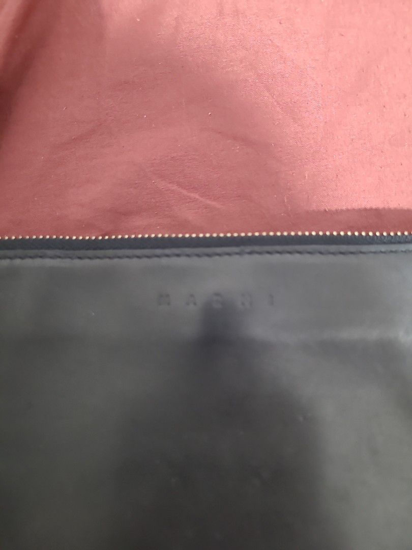 Marni Clutch Bag (Category: Luxury Bags & Wallets) located in Orani. Submitted by authentique_collector (Listing ID 1422181866, Image 2). Description: Up for grab, Marni Clutch bag. .