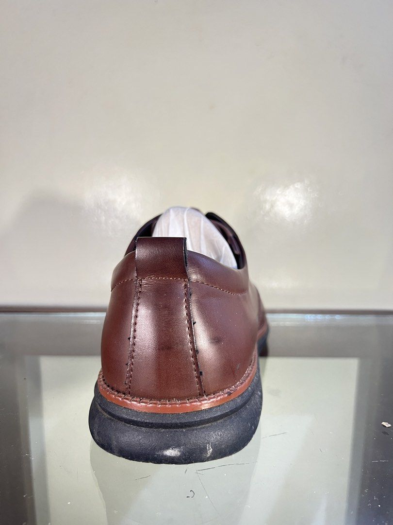 Milanos Victor Shoes (Category: Casual Shoes) located in Baguio. Submitted by highlandselections (Listing ID 1422115346, Image 3). Description: - Milanos Victor casual derby shoes - Rich brown color - Size 41/ US8 - Classic lace-up style - Leather upper - Durable sole - Ideal for formal events or everyday wear.