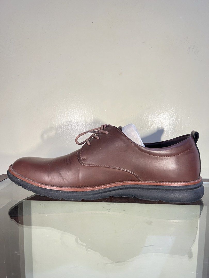 Milanos Victor Shoes (Category: Casual Shoes) located in Baguio. Submitted by highlandselections (Listing ID 1422115346, Image 2). Description: - Milanos Victor casual derby shoes - Rich brown color - Size 41/ US8 - Classic lace-up style - Leather upper - Durable sole - Ideal for formal events or everyday wear.