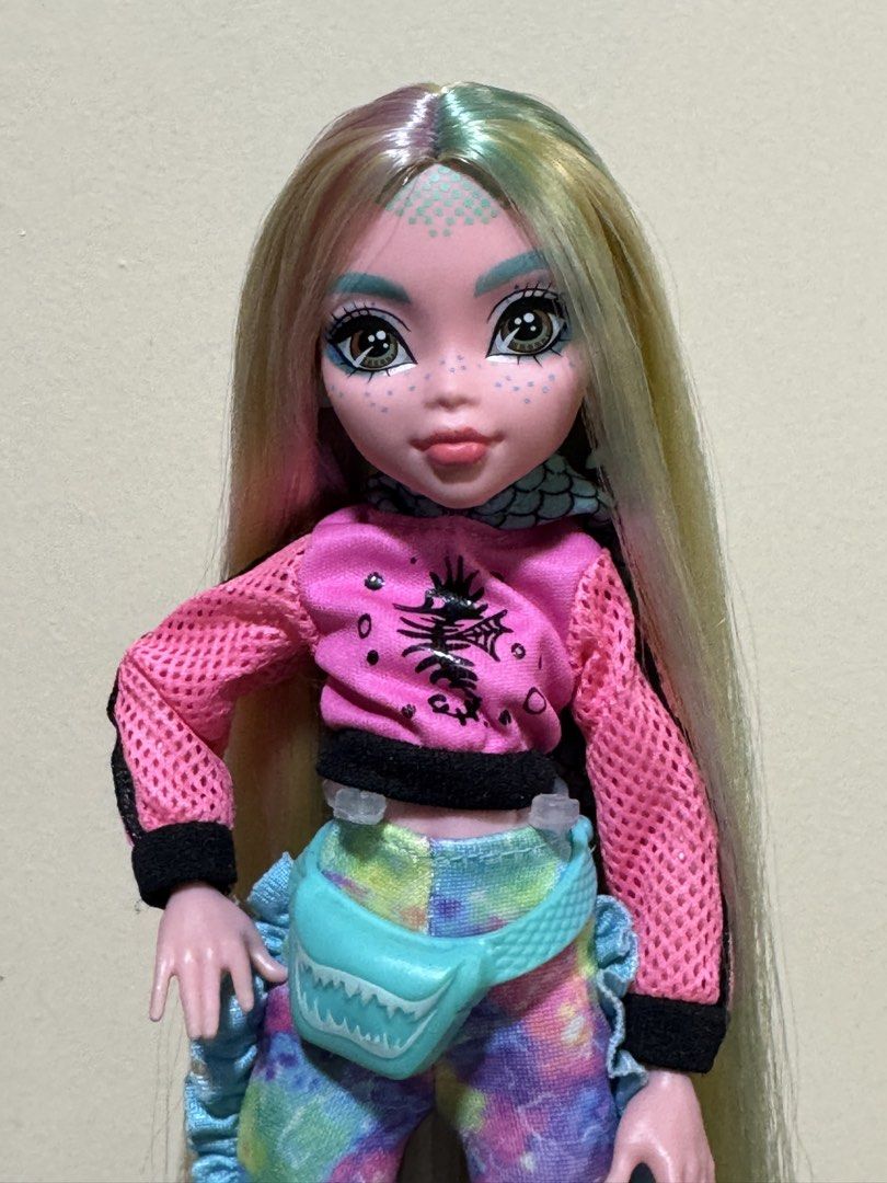 MONSTER HIGH LAGOONA BLUE SIGNATURE (Category: Kids Toys) located in Subic. Submitted by aaronoulogy (Listing ID 1422216218, Image 2). Description: MONSTER HIGH LAGOONA BLUE SIGNATURE PRELOVED Good Screening Almost complete accessories except her hair clips. She’s good as new. 📍Olongapo City, Zambales 💵 MOP: GCASH 🚛 MOD: J&T.