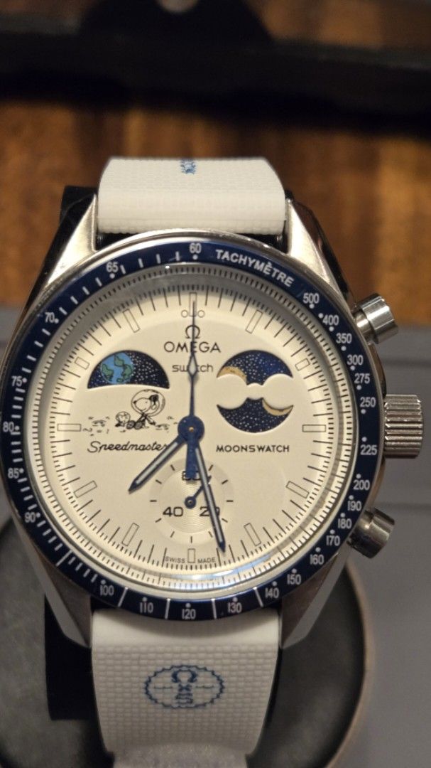 MoonSwatch metal MOD snoopy "cold moon" (Category: Luxury Watches) located in Quezon City. Submitted by xtiany93 (Listing ID 1422177170, Image 3). Description: - Omega x Swatch Speedmaster Moonswatch MOD using rep internal movement para affordable - white dial, mission to earthphase moonshine cold moon gold snoopy - comes in all metal case with white rubber moonswatch bracelet and steel bracelet pag hindi tumawad, (pag tumawad, pick 1 bracelet on