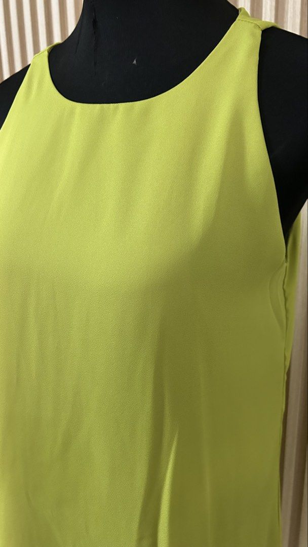 Neon Green Sleeveless Dress (Category: Dresses) located in Cainta. Submitted by ishatglav (Listing ID 1422228401, Image 2). Description: - Neon green sleeveless dress - Round neckline - Straight, relaxed fit - Knee-length - Lightweight fabric - Ideal for warm weather - Versatile style.