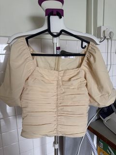 (Category: ) located in . Submitted by wardrobesy (Listing ID 1422125452, Image 1). Description: .