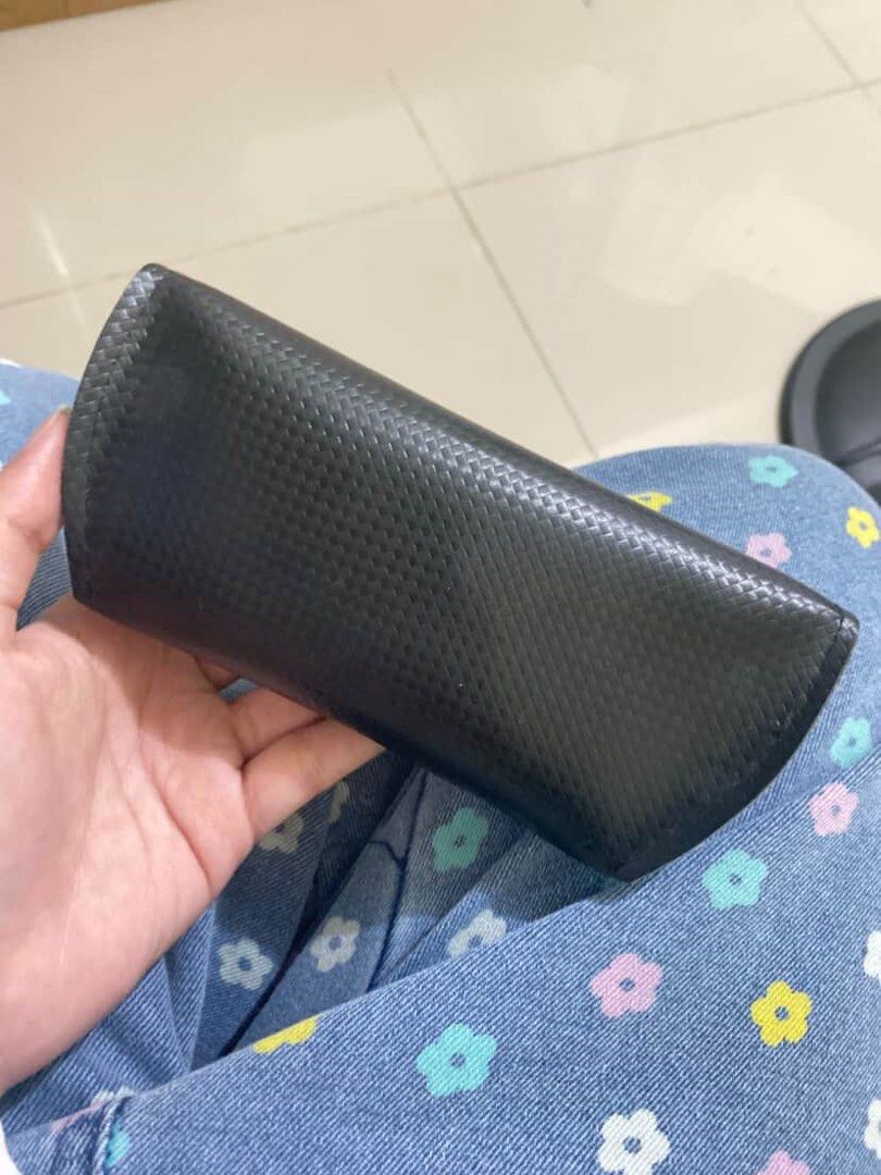 Peculiar Eyeglass Case (Category: Sunglasses & Eyewear) located in Cavite. Submitted by makeitdrippy (Listing ID 1422227293, Image 2). Description: - Black Peculiar eyeglass case - Textured exterior - Secure snap closure - Soft, protective interior - 8/10 Condition - Minor Chip / Lighty Used.
