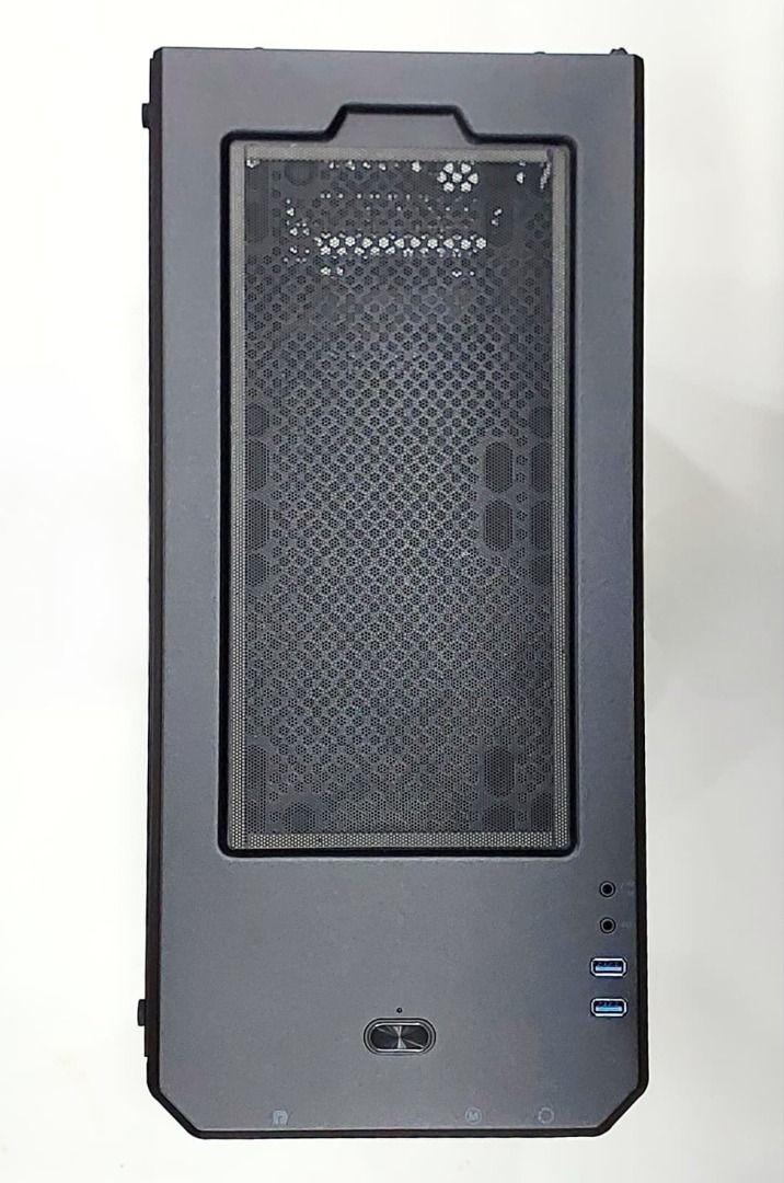 Phanteks Eclipse P400A Mid-Tower Case - Black (Category: Computer Parts) located in Singapore. Submitted by rriko (Listing ID 1422202152, Image 3). Description: - Phanteks Eclipse P400A mid-tower PC case for sale. - Sleek black design. - Mesh front panel for optimal airflow. - Front panel I/O: USB and audio ports. - Ideal for new PC builds or upgrades. - Includes HDD Brackets and accessories. - Fans NOT Included..