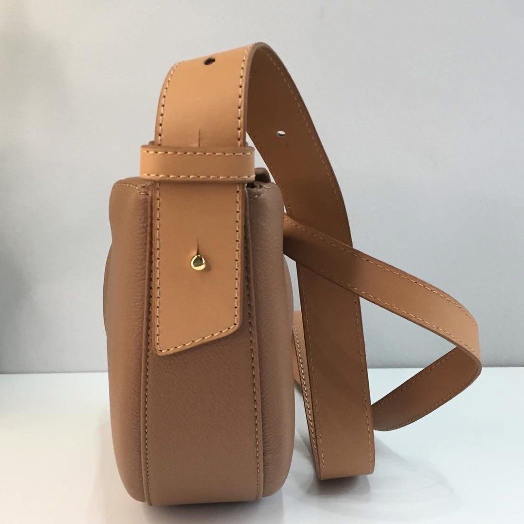 Polène Numéro Sept Bag (Category: Luxury Bags & Wallets) located in Caloocan City. Submitted by blazyoh (Listing ID 1422157106, Image 3). Description: - Polène Numéro Sept bag - Elegant tan color - Unique crescent shape - Adjustable long strap - Features gold-tone hardware - Crafted from high-quality leather - Subtle Polène logo - Suitable for daily use and special occasions.
