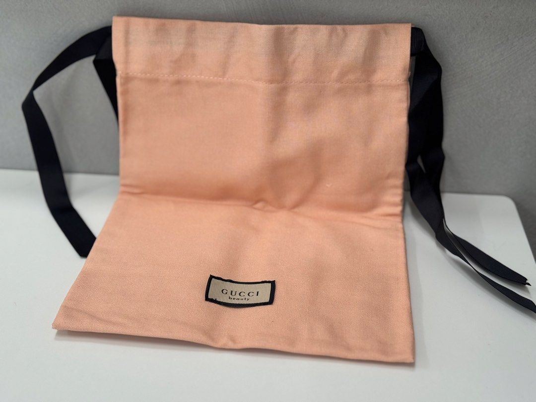 Pouch (Category: Purses & Pouches) located in Singapore. Submitted by renyi_1993 (Listing ID 1422157883, Image 3). Description: SGD5 per one.