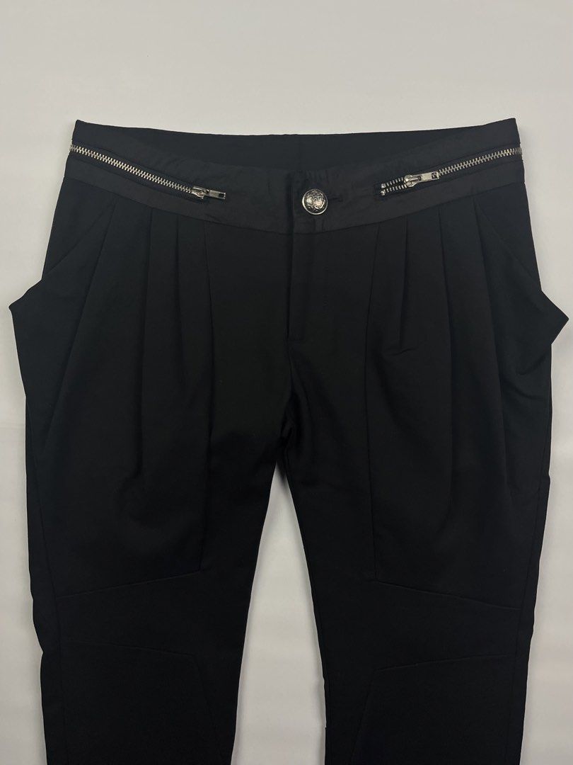 Random Zipped Slim Fit Trousers (Category: Jeans) located in Puerto Princesa. Submitted by paradise5300 (Listing ID 1422176377, Image 3). Description: Random Zipped Slim Fit Trousers Tagged Size: 30 Dimensions inches length: 35 inches width (waist): 15 inseam: 9 leg opening: 5.5 Condition: Excellent Color rate: 10 Flaws: None 450 shipping fee is not yet included. .