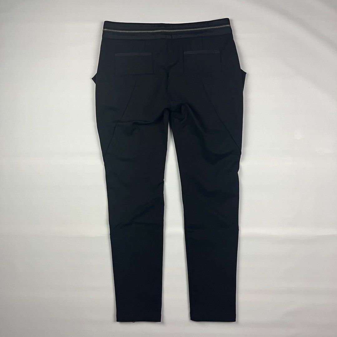 Random Zipped Slim Fit Trousers (Category: Jeans) located in Puerto Princesa. Submitted by paradise5300 (Listing ID 1422176377, Image 2). Description: Random Zipped Slim Fit Trousers Tagged Size: 30 Dimensions inches length: 35 inches width (waist): 15 inseam: 9 leg opening: 5.5 Condition: Excellent Color rate: 10 Flaws: None 450 shipping fee is not yet included. .