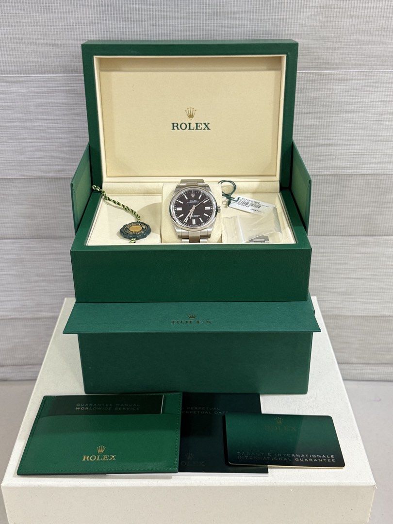 Rolex Oyster Perpetual Black Dial (Category: Luxury Watches) located in Las Pinas. Submitted by cnp2021 (Listing ID 1422178333, Image 1). Description: LNIB ROLEX OYSTER PERPETUAL 41MM 124300 - Year 2025 (Discontinued) Complete inclusion with tags Mint condition - 9.8/10 Plastics are still intact Bank transfer/Layaway 🏷️ : Php 498,888 📍: Las Pinas DM us for inquiries @kicksntech.