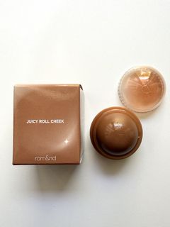 (Category: ) located in . Submitted by makeup_hoarder (Listing ID 1422148213, Image 1). Description: .