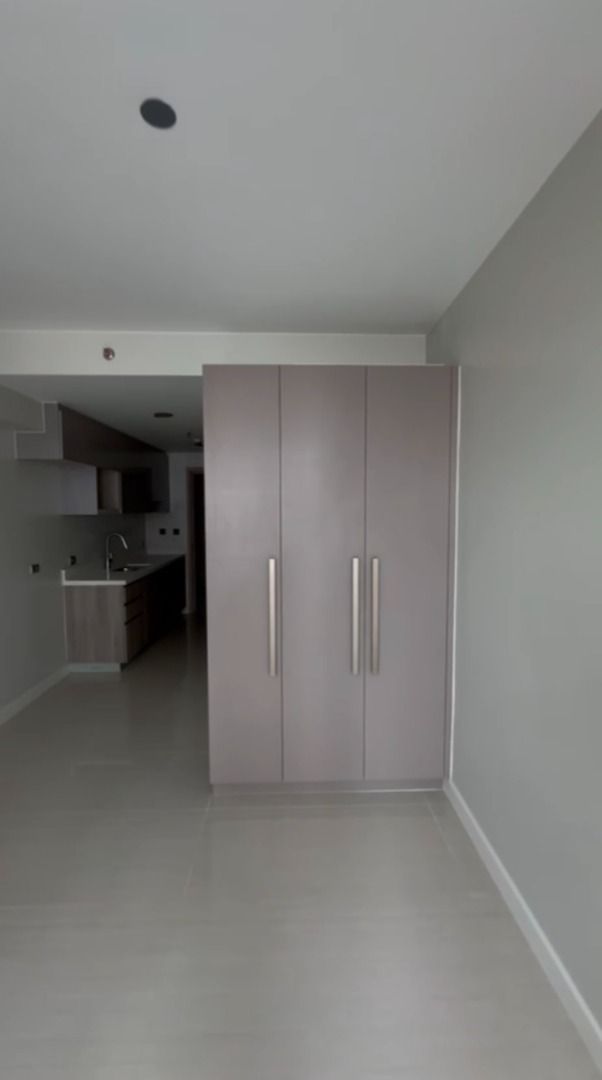 Rush Sale Studio Unit in Capitol Commons (Category: Apartments & Condos) located in Pasig City. Submitted by OrtigasLandProperty_Priscilla (Listing ID 1422147508, Image 2). Description: Studio Unit 30 sqm Empress at Capitol Commons ✔With split-type AC ✔Smart Home ready ✔ Ready for Occupancy soon PROMO PRICE IS ONLY AVAILABLE FOR SURE CASH BUYERS..