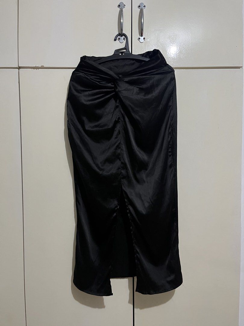 SHEIN Black Satin Skirt (Category: Skirts) located in Taytay. Submitted by jasfinds_ (Listing ID 1422166763, Image 1). Description: - SHEIN black satin midi skirt - Knot detail at waist - Good condition.