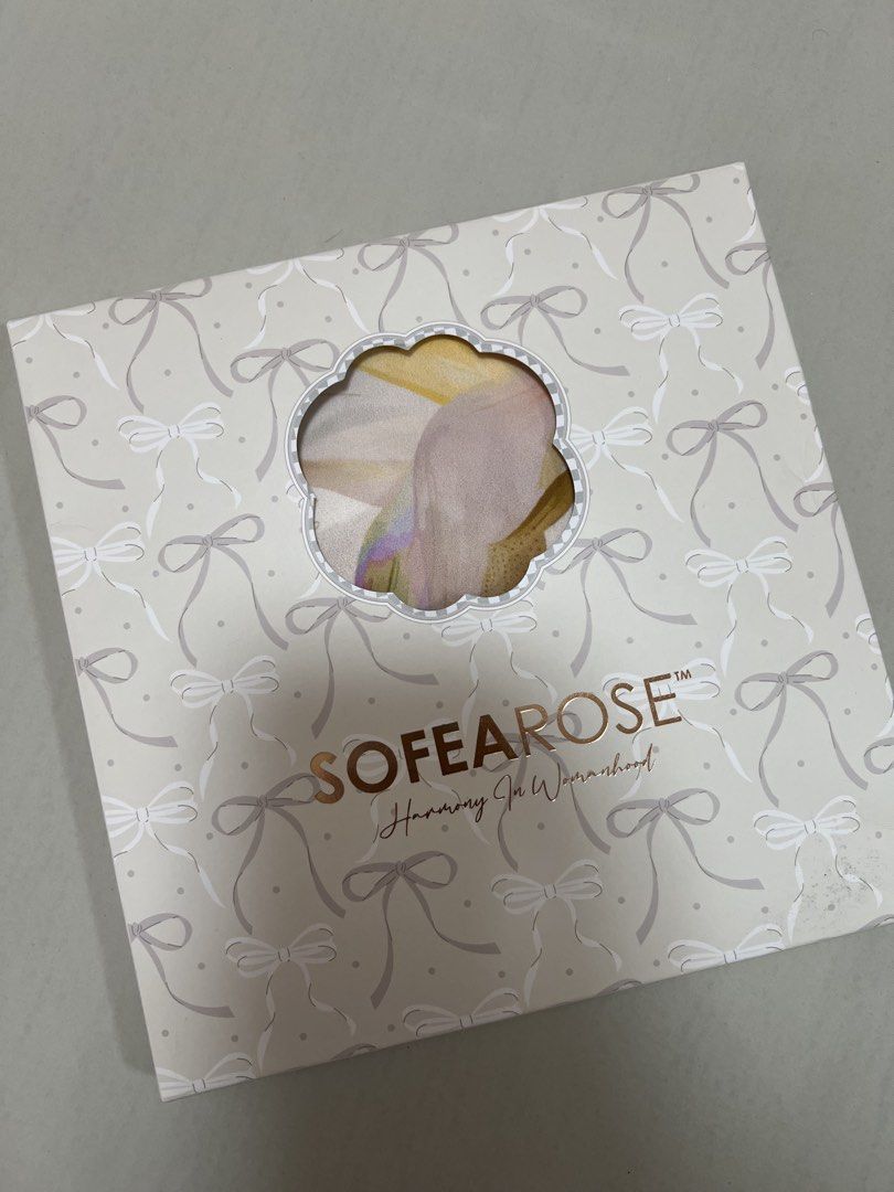 SOFEAROSE Scarf (Category: Hijabs) located in Ampang. Submitted by adibahaz (Listing ID 1422120915, Image 1). Description: Like new, worn once.