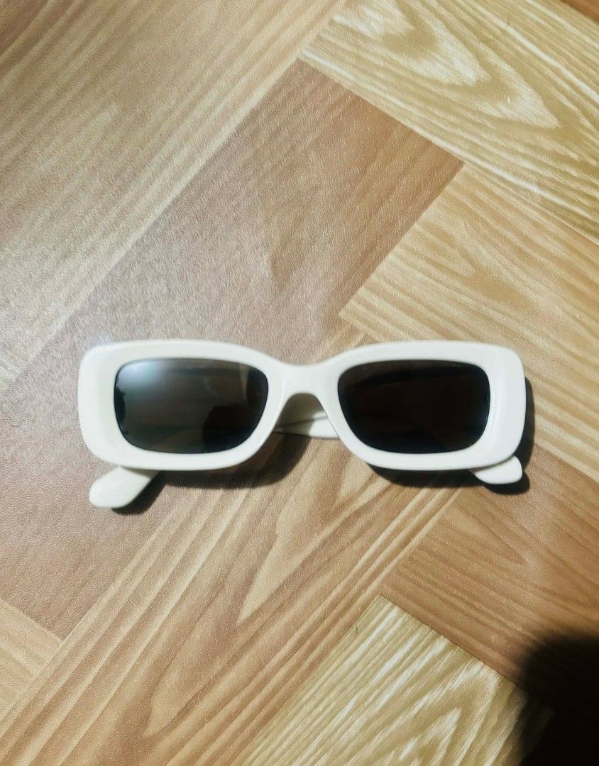 Sunnies Studios Domino Cream Sunglasses (Category: Sunglasses & Eyewear) located in San Jose del Monte. Submitted by verniy (Listing ID 1422213274, Image 1). Description: These sunglasses feature a cream-colored frame with dark lenses. The model is Domino Cream. The frame has the code A2160290RP. The size is 58-32 1N. These sunglasses are a stylish accessory for everyday wear..