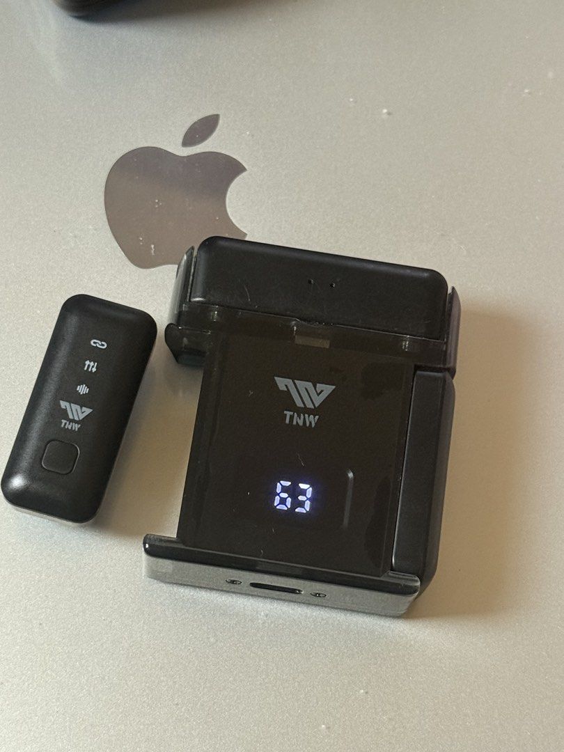 TNW a21 Wireless microphone (Category: Other Gadgets) located in Manila. Submitted by eyaaa (Listing ID 1422140940, Image 1). Description: Slightly used Bought for voice over but not for me 🤣 All is functioning and i still have the box .