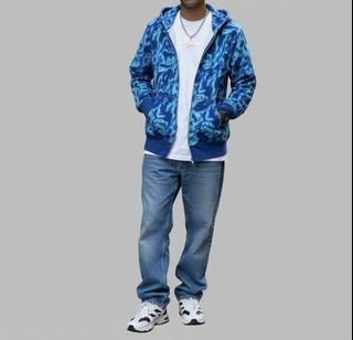 (Category: ) located in . Submitted by y2k.luxury.streetwear.outdoor (Listing ID 1422228902, Image 1). Description: .