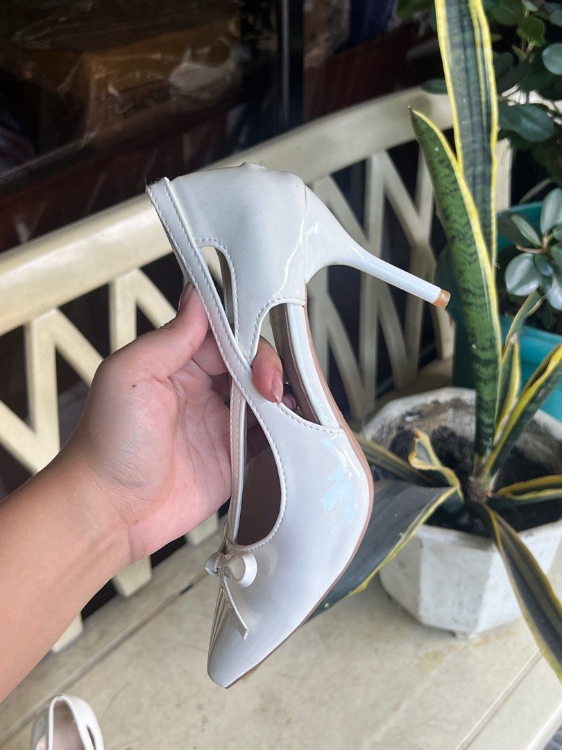 white coquette heels with ribbon (Category: Heels) located in Valenzuela. Submitted by ally.declutter (Listing ID 1422151913, Image 2). Description: used once for oath taking size 38.