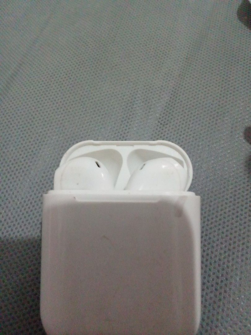 White Wireless Earbuds