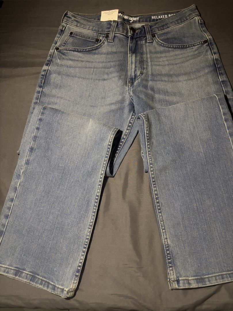 Wrangler Relaxed Boot Cut Jeans (Category: Jeans) located in Manila. Submitted by scshellfinds (Listing ID 1422105394, Image 3). Description: Wrangler Relaxed Boot Cut jeans - Light blue wash - Size 30x30 - Brand new with original tags - Classic five-pocket design - Button and zipper closure - Ideal for everyday wear.