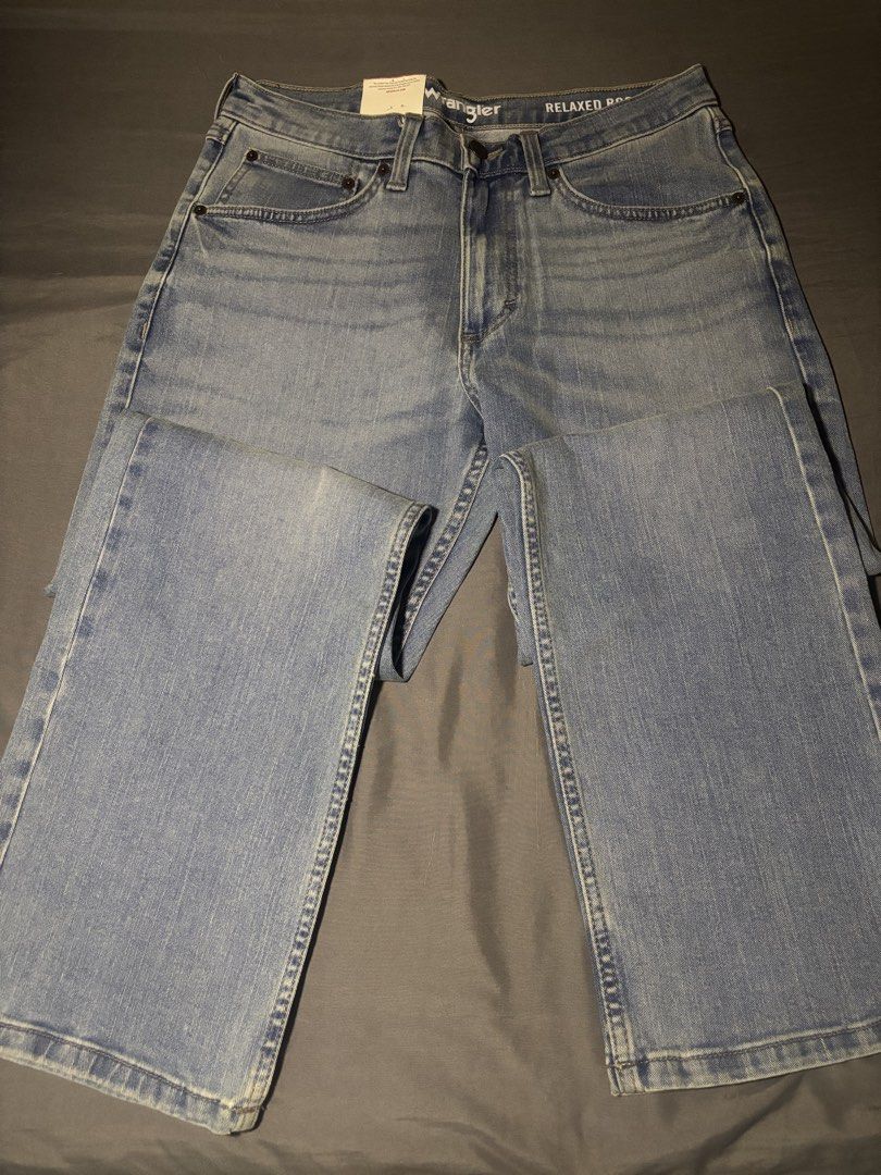 Wrangler Relaxed Boot Cut Jeans (Category: Jeans) located in Manila. Submitted by scshellfinds (Listing ID 1422105394, Image 2). Description: Wrangler Relaxed Boot Cut jeans - Light blue wash - Size 30x30 - Brand new with original tags - Classic five-pocket design - Button and zipper closure - Ideal for everyday wear.