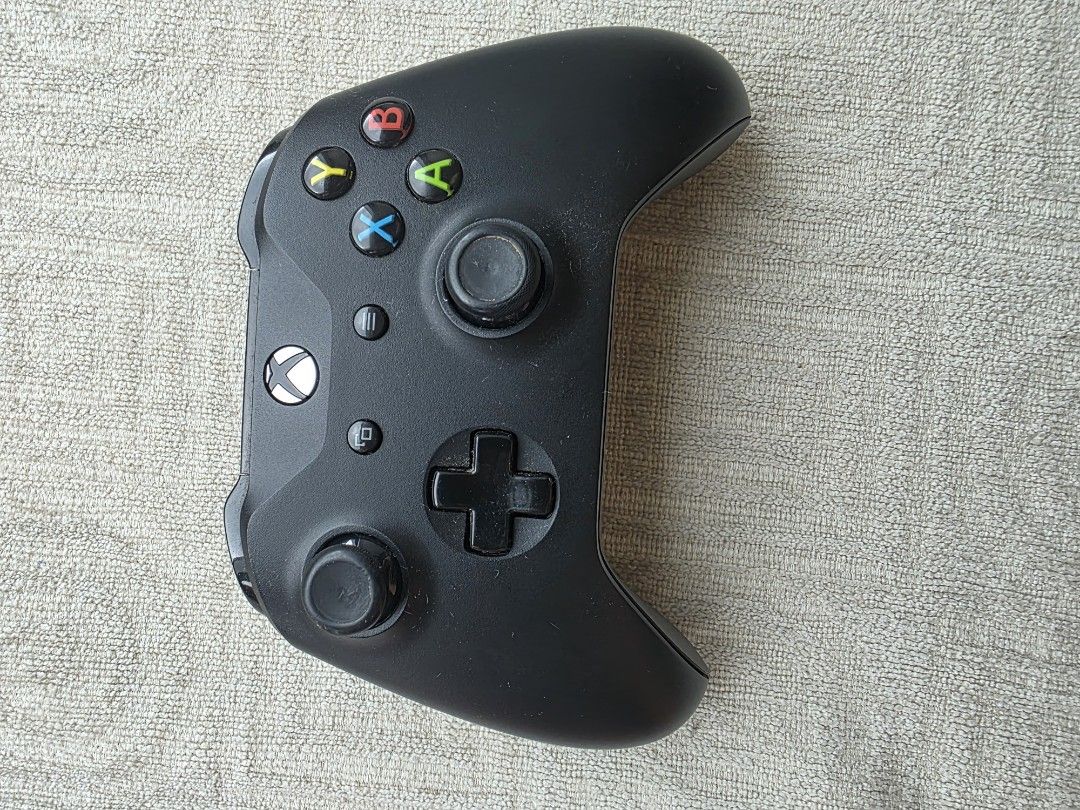 Xbox One Wireless Controller (Category: Controllers) located in Manila. Submitted by kaisercruz (Listing ID 1422122570, Image 1). Description: Black Xbox One Series S wireless controller Connects through bluetooth / micro USB Needs 2x AA battery.