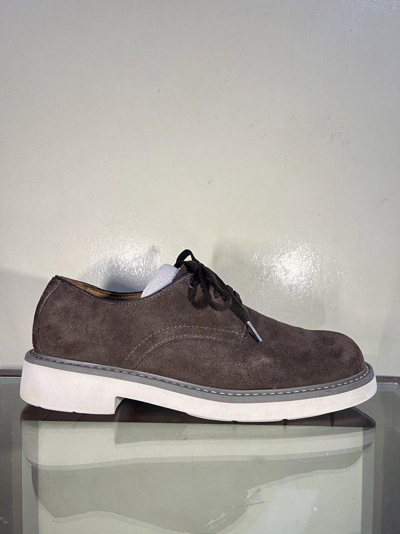 Zara Suede Derby Shoes - Size 41 (Category: Casual Shoes) located in Baguio. Submitted by highlandselections (Listing ID 1422115050, Image 1). Description: - Zara derby shoes - Brown suede upper - White sole with grey trim - Black laces - Classic derby design - Size 41 EUR .