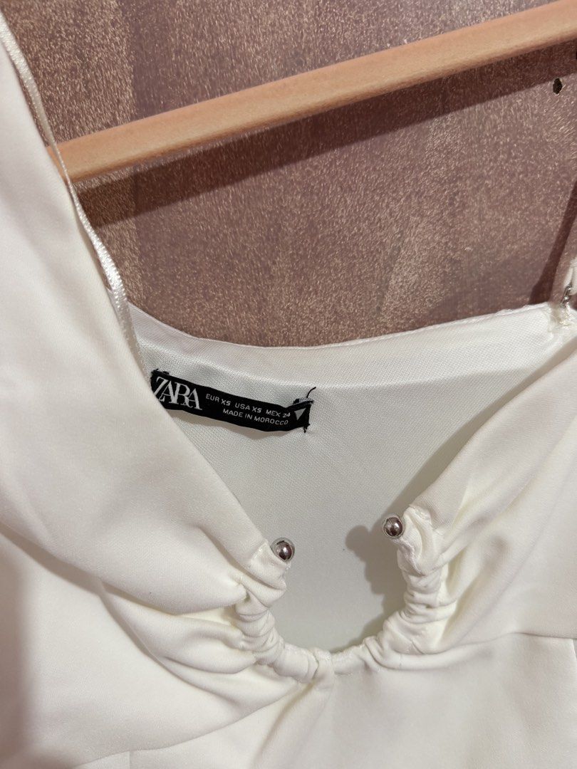 Zara White Asymmetrical Bodysuit - XS (Category: Others Tops) located in Legazpi City. Submitted by hellomique (Listing ID 1422158410, Image 3). Description: Used twice Zara white asymmetrical bodysuit XS size.