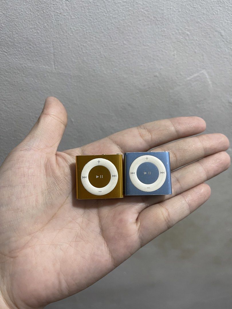 2 iPod shuffle 4th gens (Category: Portable Music Players) located in Manila. Submitted by apple_siri (Listing ID 1422341130, Image 1). Description: Battery issue bilan nyo na lang ng batt sa shopiiiii tas pakabit nyo sa technicians makinis yung unit.