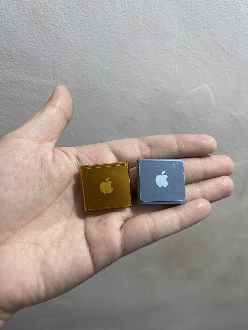 2 iPod shuffle 4th gens (Category: Portable Music Players) located in Manila. Submitted by apple_siri (Listing ID 1422341130, Image 2). Description: Battery issue bilan nyo na lang ng batt sa shopiiiii tas pakabit nyo sa technicians makinis yung unit.