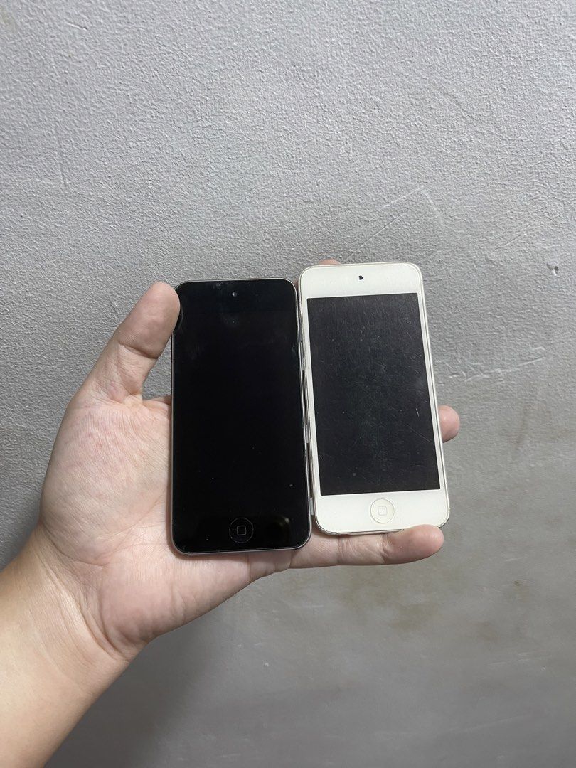 2 iPod touch 5th gen (Category: Portable Music Players) located in Manila. Submitted by apple_siri (Listing ID 1422386303, Image 1). Description: Issue ayaw mag on pwedeng for parts nyo or pang display na lang.