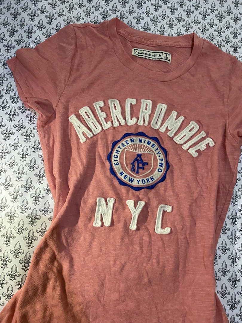 Abercrombie & Fitch NYC Graphic Tee (Category: Blouses) located in Ozamiz City. Submitted by sw4gcvnt (Listing ID 1422368653, Image 2). Description: abercrombie & fitch top ·:*¨༺ ♱✮♱ ༻¨*:· ✚ m: 150 ✚ s: 190 ✚ l: 250 (au) size: s-semi m length: 22 issue: none.