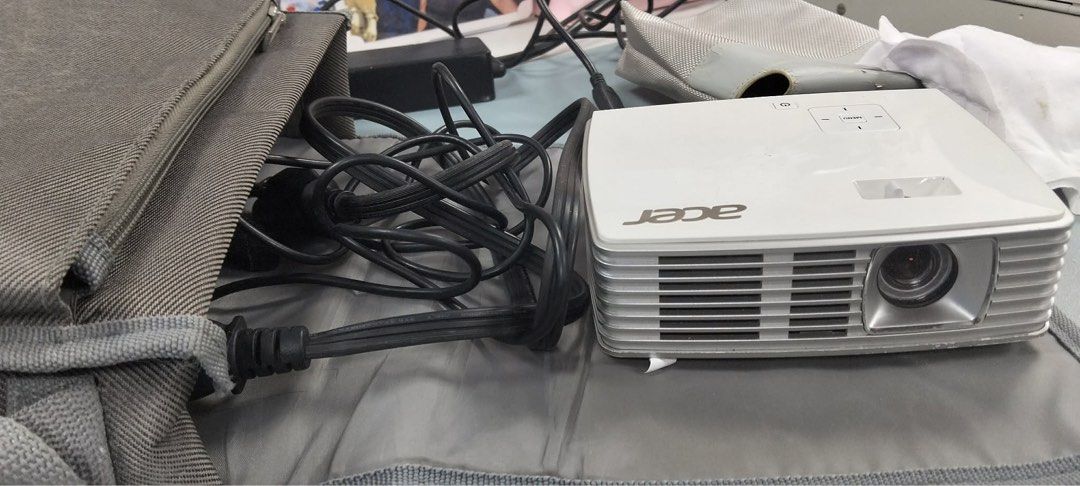 Acer K135 LED Projector (Category: Projectors) located in Manila. Submitted by alexapady (Listing ID 1422318822, Image 3). Description: Slightly used Search nyo magkano price Ang Acer K135 ay isang portable LED projector na may 500 ANSI lumens brightness, WXGA (1280 x 800) resolution, at 10,000:1 contrast ratio. Mayroon itong HDMI, USB, at microSD connectivity, at maaaring mag-project ng hanggang 100 pulgada na screen size ¹ ² ³. Ilang mga tampok