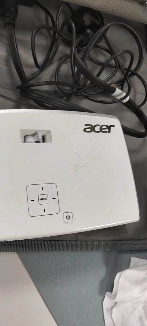 Acer K135 LED Projector (Category: Projectors) located in Manila. Submitted by alexapady (Listing ID 1422318822, Image 2). Description: Slightly used Search nyo magkano price Ang Acer K135 ay isang portable LED projector na may 500 ANSI lumens brightness, WXGA (1280 x 800) resolution, at 10,000:1 contrast ratio. Mayroon itong HDMI, USB, at microSD connectivity, at maaaring mag-project ng hanggang 100 pulgada na screen size ¹ ² ³. Ilang mga tampok