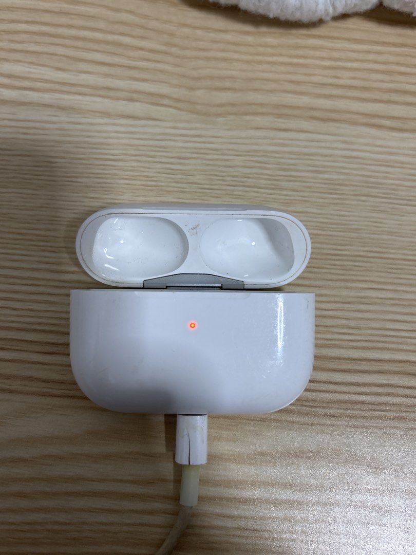 Apple AirPods Pro 2 Charging Case