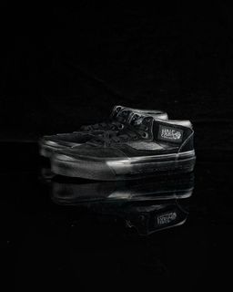 (Category: ) located in . Submitted by fashion.luxe (Listing ID 1422271285, Image 1). Description: .