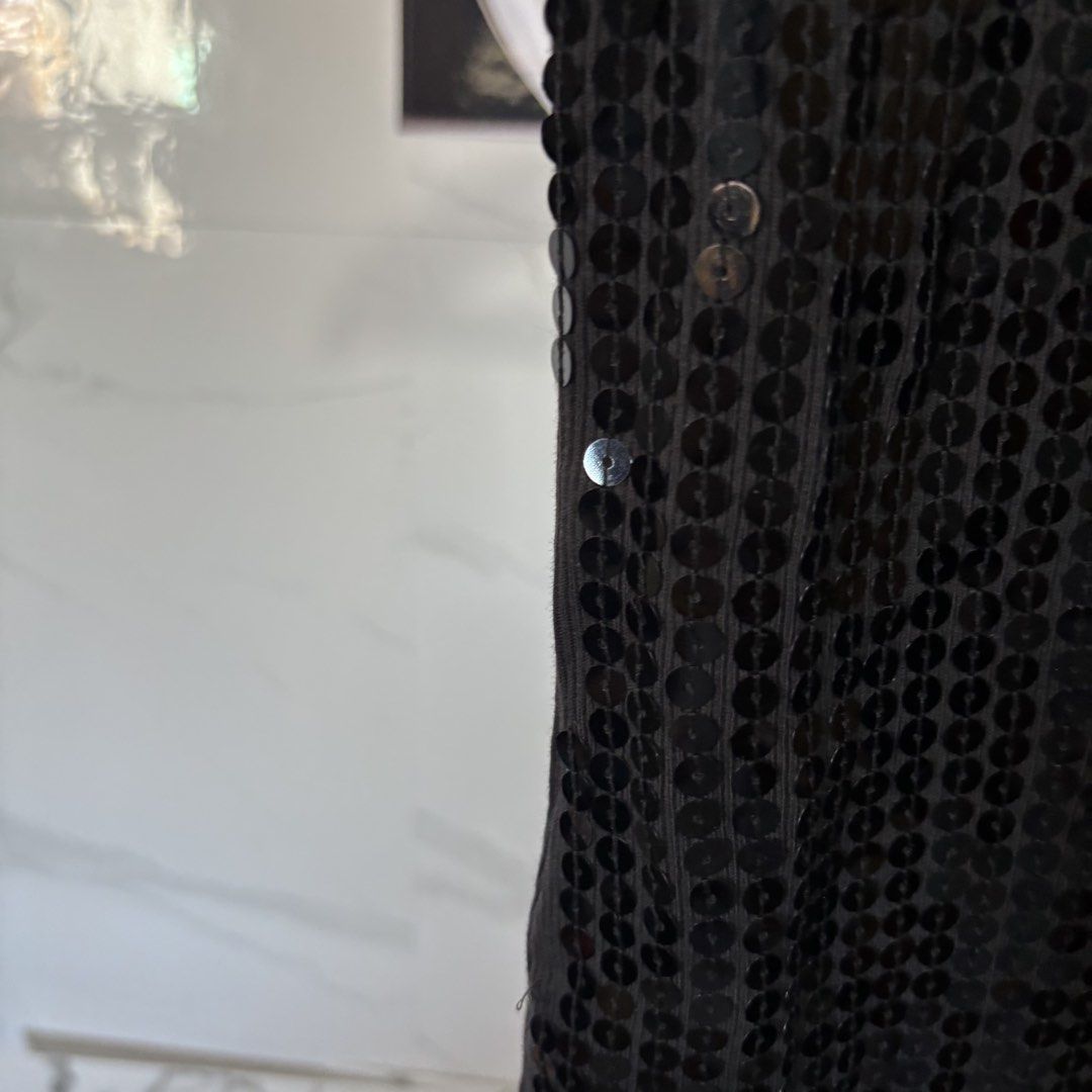 Black Sequenced Fitted Racerback Bodycon Top (Category: Sleeveless) located in Makati City. Submitted by declut_k8 (Listing ID 1422338543, Image 3). Description: .